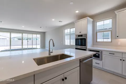 Kitchen - 9645 E Rainbow Ave, Mesa, AZ 85212 photo 4 of 7