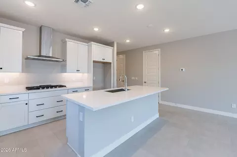 Kitchen - 9645 E Rainbow Ave, Mesa, AZ 85212 photo 6 of 7