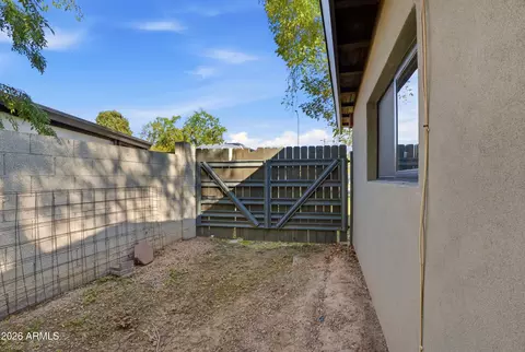 Exterior - 1419 E Solano Dr, Phoenix, AZ 85014 photo 4 of 5