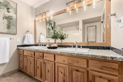 Bath - 1319 E Sagebrush St, Gilbert, AZ 85296 photo 3 of 3