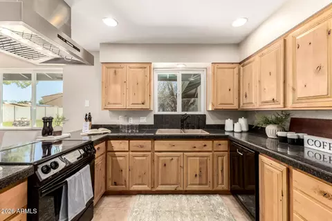 Kitchen - 1319 E Sagebrush St, Gilbert, AZ 85296 photo 2 of 2
