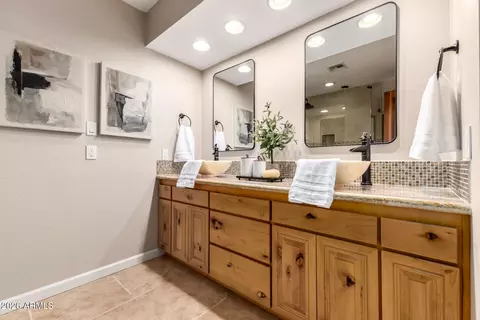 Bath - 1319 E Sagebrush St, Gilbert, AZ 85296 photo 1 of 3