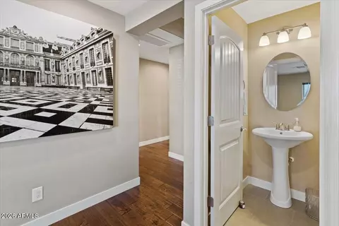 Entry Way - 1039 E Montebello Ave, Phoenix, AZ 85014 photo 1 of 1