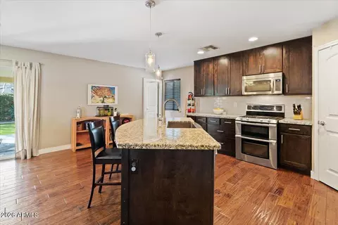Kitchen - 1039 E Montebello Ave, Phoenix, AZ 85014 photo 3 of 4