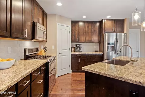 Kitchen - 1039 E Montebello Ave, Phoenix, AZ 85014 photo 4 of 4
