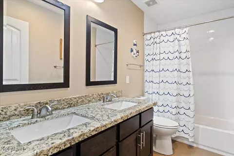 Bath - 1039 E Montebello Ave, Phoenix, AZ 85014 photo 3 of 3
