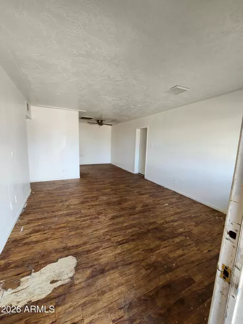 Living - 2207 W Cactus Wren Dr, Phoenix, AZ 85021 photo 1 of 1