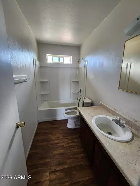 Bath - 2207 W Cactus Wren Dr, Phoenix, AZ 85021 photo 1 of 2