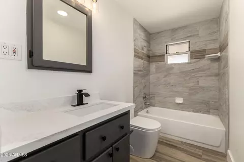 Bath - 2535 E Hartford Ave, Phoenix, AZ 85032 photo 1 of 4