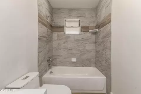 Bath - 2535 E Hartford Ave, Phoenix, AZ 85032 photo 2 of 4