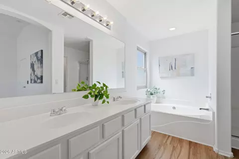 Bath - 2303 Electra Ln, Phoenix, AZ 85024 photo 1 of 3