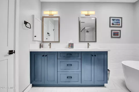 Bath - 714 W Townley Ave, Phoenix, AZ 85021 photo 2 of 4