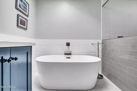 Bath - 714 W Townley Ave, Phoenix, AZ 85021 photo 1 of 4