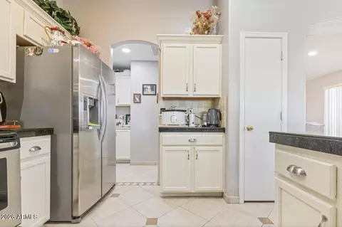 Kitchen - 1504 E Bowker St, Phoenix, AZ 85040 photo 2 of 4