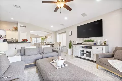 Living - 1504 E Bowker St, Phoenix, AZ 85040 photo 2 of 3