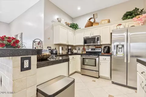 Kitchen - 1504 E Bowker St, Phoenix, AZ 85040 photo 3 of 4