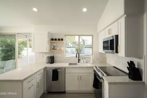 Kitchen - 4717 E Le Marche Ave, Phoenix, AZ 85032 photo 1 of 2