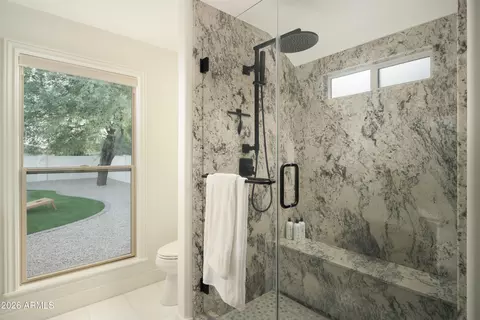 Bath - 4717 E Le Marche Ave, Phoenix, AZ 85032 photo 2 of 3