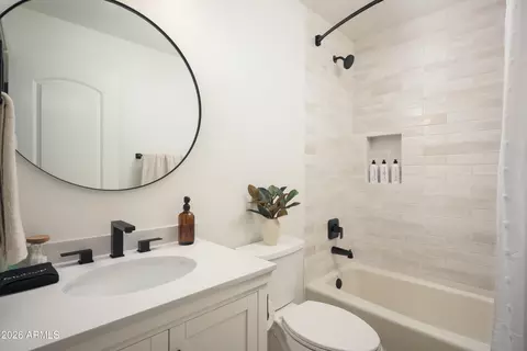 Bath - 4717 E Le Marche Ave, Phoenix, AZ 85032 photo 3 of 3