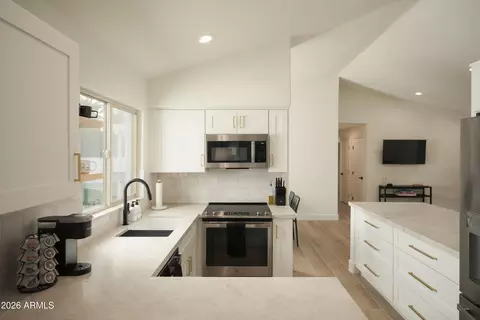 Kitchen - 4717 E Le Marche Ave, Phoenix, AZ 85032 photo 2 of 2