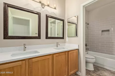 Bath - 434 E Sheffield Ave, Gilbert, AZ 85296 photo 3 of 4