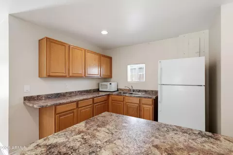 Kitchen - 3223 E Weldon Ave, Phoenix, AZ 85018 photo 6 of 6