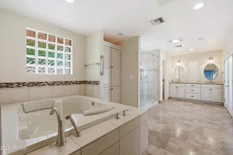 Bath - 3223 E Weldon Ave, Phoenix, AZ 85018 photo 1 of 7