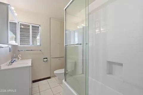 Bath - 3223 E Weldon Ave, Phoenix, AZ 85018 photo 5 of 7