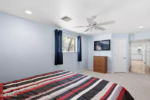 Bedroom - 3223 E Weldon Ave, Phoenix, AZ 85018 photo 4 of 7
