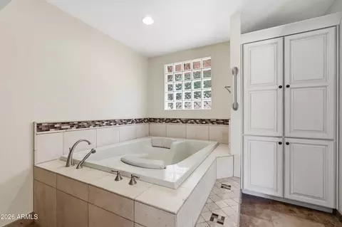 Bath - 3223 E Weldon Ave, Phoenix, AZ 85018 photo 4 of 7