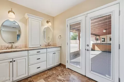 Bath - 3223 E Weldon Ave, Phoenix, AZ 85018 photo 3 of 7