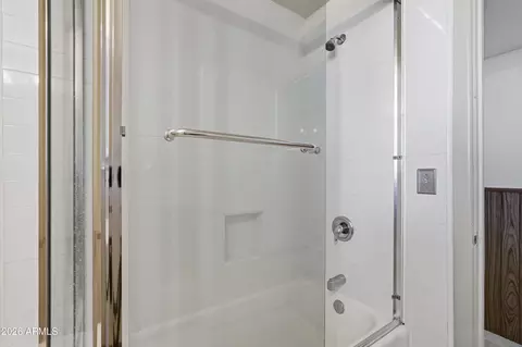 Bath - 3223 E Weldon Ave, Phoenix, AZ 85018 photo 6 of 7
