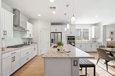 6418 W Madre Del Oro Dr, Phoenix, AZ 85083