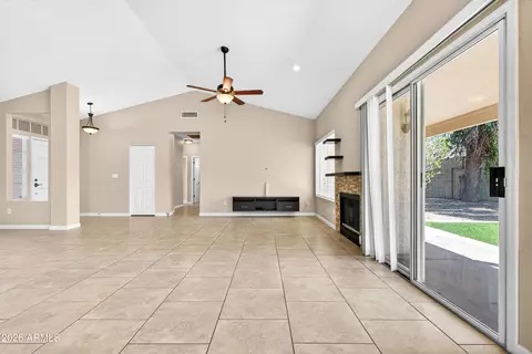 Living - 919 N Starling Dr, Gilbert, AZ 85234 photo 2 of 7