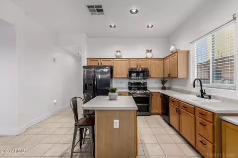 Kitchen - 3257 E Maplewood St, Gilbert, AZ 85297 photo 3 of 7