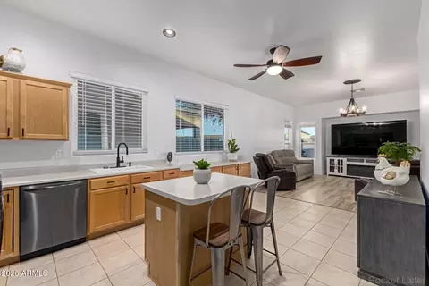 Kitchen - 3257 E Maplewood St, Gilbert, AZ 85297 photo 7 of 7