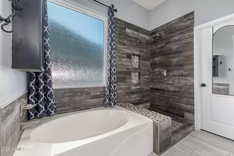 Bath - 3257 E Maplewood St, Gilbert, AZ 85297 photo 2 of 3