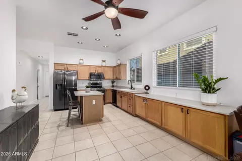 Kitchen - 3257 E Maplewood St, Gilbert, AZ 85297 photo 2 of 7