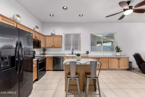 Kitchen - 3257 E Maplewood St, Gilbert, AZ 85297 photo 6 of 7