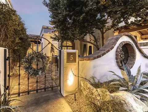 6701 N Scottsdale Rd #5, Scottsdale, AZ 85250