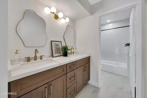 Bath - 2107 W Marlette Ave, Phoenix, AZ 85015 photo 3 of 4