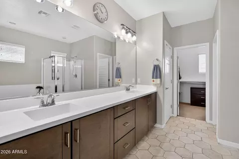Bath - 690 N Sparrow Ct, Gilbert, AZ 85234 photo 1 of 7
