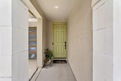 Entry Way - 690 N Sparrow Ct, Gilbert, AZ 85234 photo 1 of 7