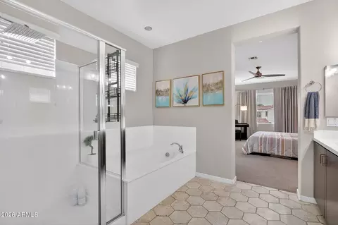 Bath - 690 N Sparrow Ct, Gilbert, AZ 85234 photo 2 of 7