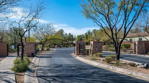 2413 W Sienna Bouquet Pl, Phoenix, AZ 85085