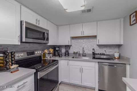 Kitchen - 4759 E Belleview St, Phoenix, AZ 85008 photo 2 of 5