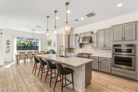 2819 E Los Gatos Dr, Phoenix, AZ 85050