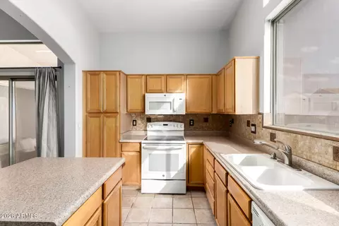 Kitchen - 8965 E Hillview St, Mesa, AZ 85207 photo 3 of 4