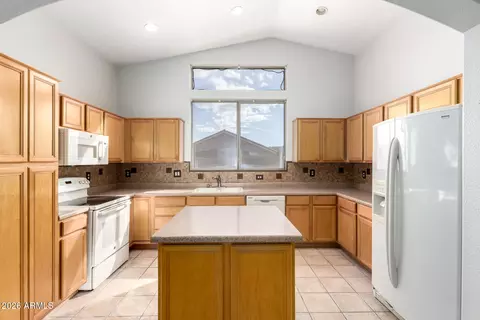 Kitchen - 8965 E Hillview St, Mesa, AZ 85207 photo 2 of 4