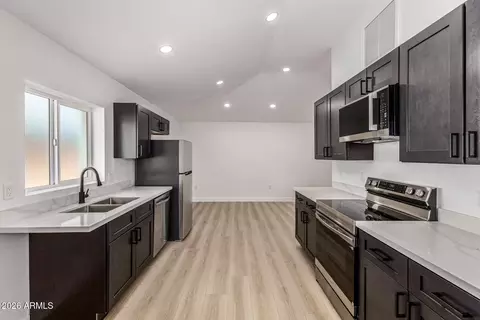 Kitchen - 2507 E Devonshire Ave, Phoenix, AZ 85016 photo 2 of 5